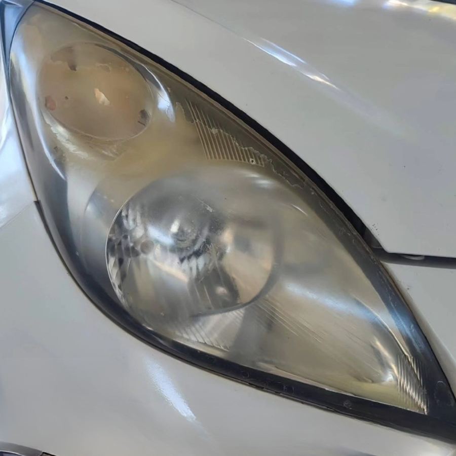 Farol opaco antes da revitalização